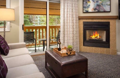 Vail Complejo | Mountain Getaway: Studio with Kitchen & Fireplace at Vail