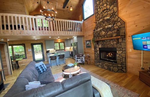 My Mountain Cabina | Mountain Gypsy, Hot Tub, Games Indoor / Outdoor