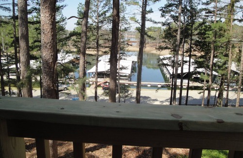 Mount Ida Cabaña | Mountain Harbor two bedroom Lodge cottage by RedAwning