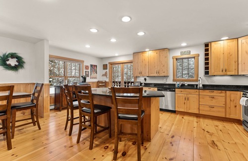 North Creek Casa | Mountain hideaway with ski lockers, wood fireplace, pool table, grill & W/D