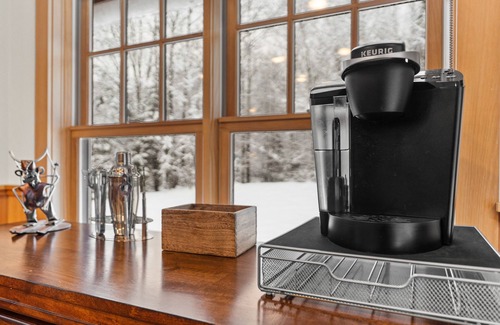North Creek Casa | Mountain hideaway with ski lockers, wood fireplace, pool table, grill & W/D