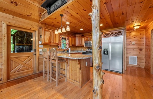 Mineral Bluff Cabina | ¡Un excelente alquiler de cabañas de vacaciones para su próximo retiro en la montaña del norte de Georgia!