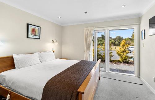 Taranaki Hotel | Mountain House, Stratford, Ngati Ruanui