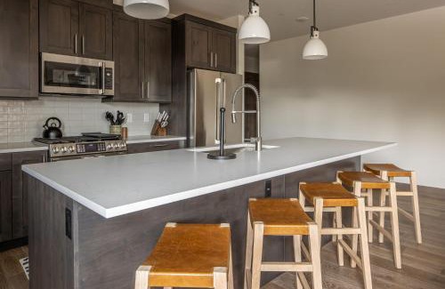 Big Sky Casa | Mountain Lake Condo - Unit 301D