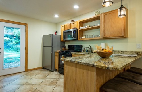 Almond Casa | Mountain Lake House - Hot tub, fire pit, fish and swim!