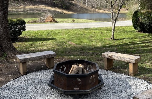 Almond Casa | Mountain Lake House - Hot tub, fire pit, fish and swim!