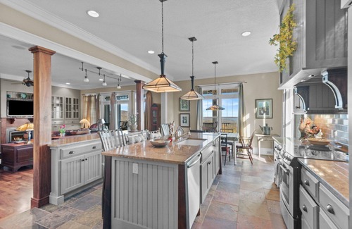 Apple Ridge Casa | Mountain Lilly - huge views, three ensuites, 10min to Blowing Rock