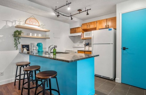 East Kootenay Apartamento | Mountain Mural | Hot Tub | Pools | Ski-In/Ski-Out
