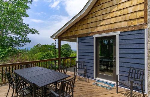 Weaverville Casa | Mountain Over Main Street 5 Min. to Downtown Weaverville, Fire Pit & Views!