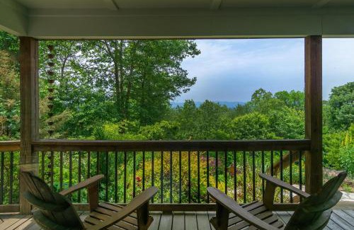 Weaverville Casa | Mountain Over Main Street 5 Min. to Downtown Weaverville, Fire Pit & Views!
