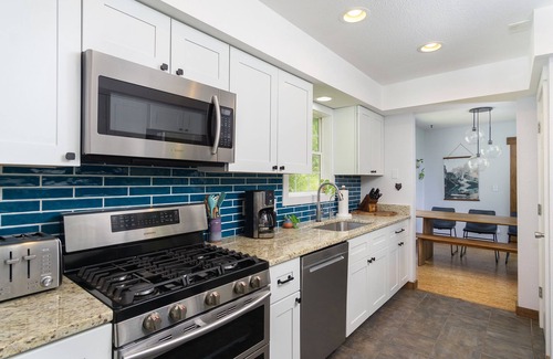 Weaverville Casa | Mountain Over Main Street | 5 Min. to Downtown Weaverville, Fire Pit & Views!