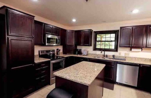 Spring Mills Cabina | Relax in this 4 bedroom, 2 bath cabin with a fireplace!