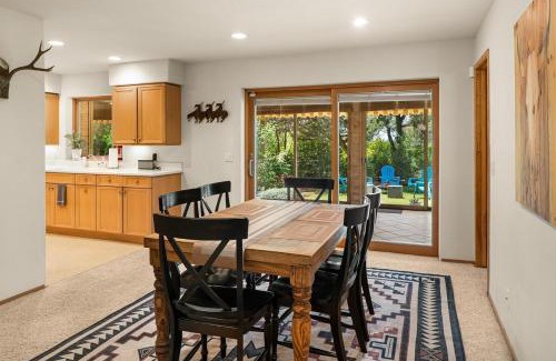 West Sedona Casa | Mountain Shadows Escape with a Yoga Studio!