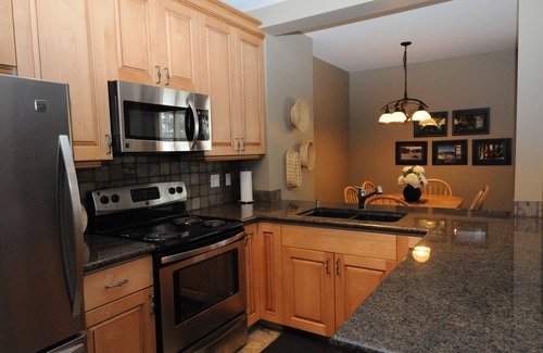 East Kootenay Casa | Mountain Side Ski-in Cabin w / Jacuzzi privado - 5 min. Caminar hasta telesilla