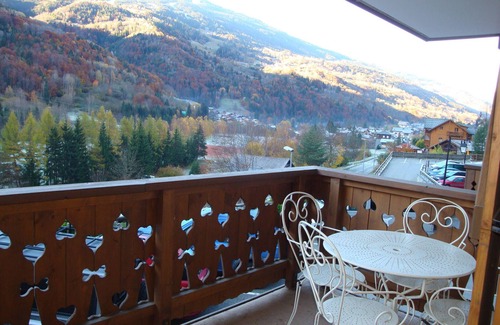 Bozel Apartamento | Estilo montañés con gran balcón y vistas al sur