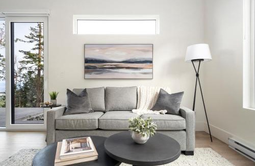 Regional District of Nanaimo Casa | Mountain Suite, Ocean View Fire Pit, Fully Equipped Kitchen, WD