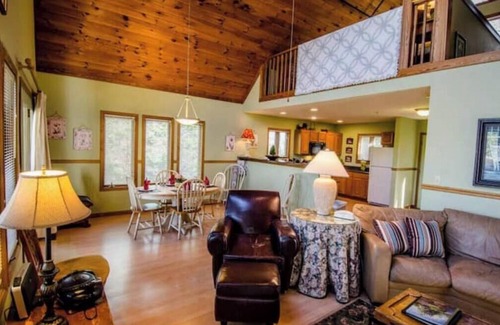 Skyland Cabina | Mountain to Sea trail access out your front door