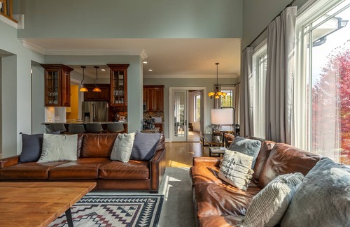 Altamont Casa | Mountain Top at Linville Falls - Stunning views, hot tub, pet friendly, near Linville Falls Winery!