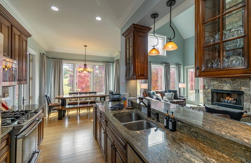 Altamont Casa | Mountain Top at Linville Falls - Stunning views, hot tub, pet friendly, near Linville Falls Winery!