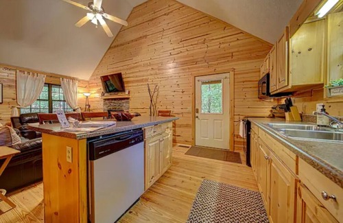 Blairsville Casa | Mountain Top Retreat - Secluded Mountain Cabin close to North Carolina!