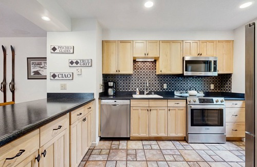 Waterville Valley Casa | Mountain Townhome w/ pool access, private patio, walk to town