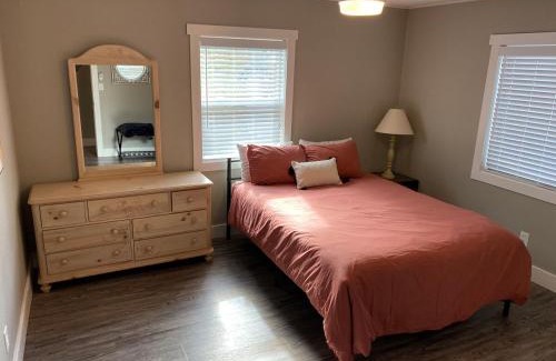 Oakridge Casa | Mountain view, 5-bedroom home with sauna