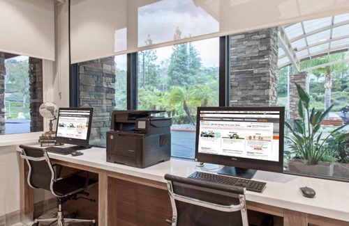 Valle Lindo Casa | Mountain-view Anaheim rooms near Disneyland !!