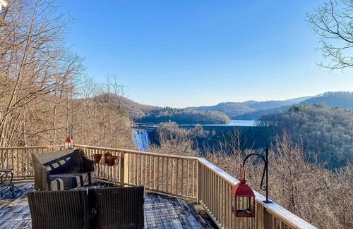 Cullowhee Cabina | Mountain view cabin with expansive deck, balcony, & fireplace - dogs OK
