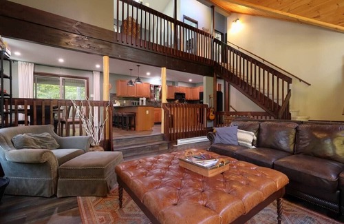 Locust Lake Village Casa | Mountain View Chalet | Hot Tub, Lakes, Fall colors
