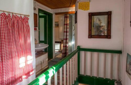 Muhlbach im Pinzgau Casa | Mountain-view Cottage Sleeps 15 -Balcony -Pets Ok