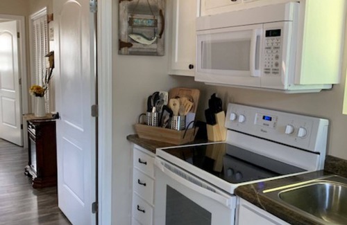 Trenton Cabaña | Mountain View Cottage