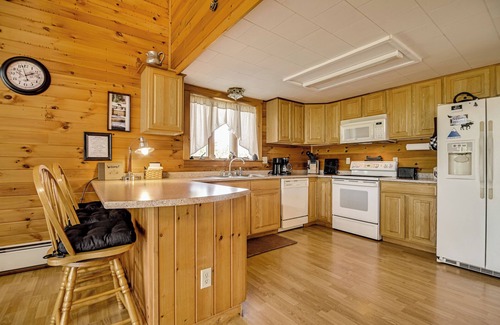 Strong Cabina | Mountain-View Deck! Cabin By Mt Abraham Skiing