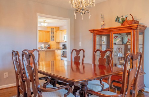 Christiansburg Casa | Mountain View Escape