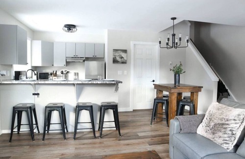 Harvie Heights Condominio | ¡Para estrenar! 2 condominios de lado a lado con bañera de hidromasaje + vistas épicas + pase de estacionamiento GRATIS