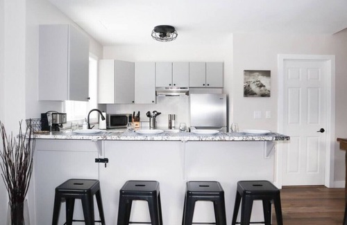 Harvie Heights Condominio | ¡Para estrenar! 2 condominios de lado a lado con bañera de hidromasaje + vistas épicas + pase de estacionamiento GRATIS