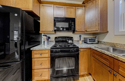 Swannanoa Casa | Mountain View Getaway Near Town with High-Speed WiFi and Private Balcony