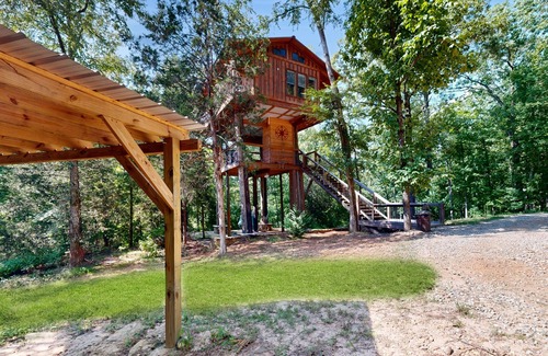 Jackson Casa | Mountain view home with hot tub
