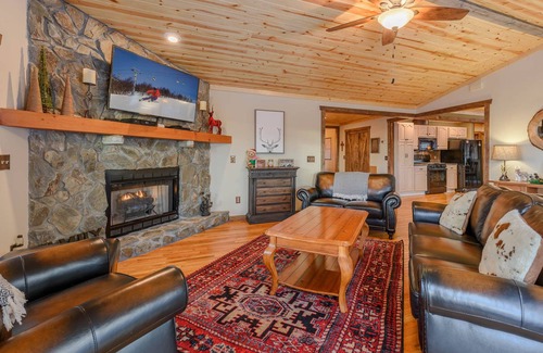 Seven Devils Cabina | 5br, vistas panorámicas, bañera de hidromasaje, mesa de billar, pozo de fuego, cerca de lugares de interés, cerca de Boone y Banner Elk