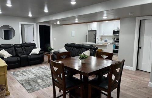 Monroe Casa | Mountain View Lodging