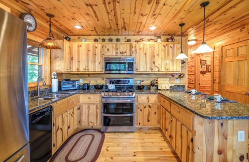 Murphy Casa | Mountain View Log Cabin