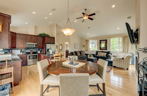 Mountain View Estates Casa | Mountain-View Eden | Spacious Balcony & Fireplaces | Minutes to Lake