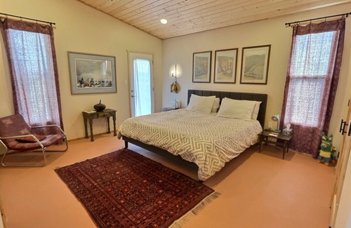 Taos Casa | Mountain Views and Painter`s Light
