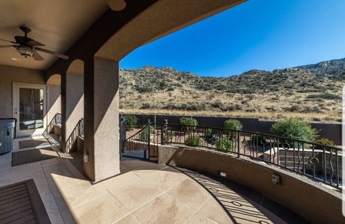 Foothills South Casa | Mountain Views, Backyard Trail Access, 2 King Beds