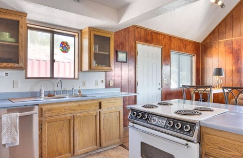 Springerville Casa | Mountain Views on Hillside in Eager