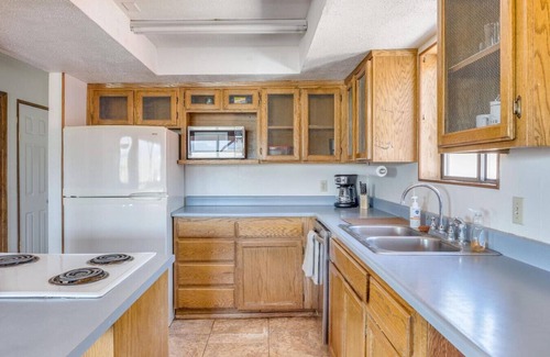 Springerville Casa | Mountain Views on Hillside in Eager
