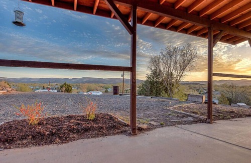 Springerville Casa | Mountain Views on Hillside in Eager