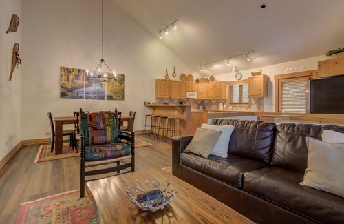 Steamboat Springs Casa | Alquiler de Barcos de Vapor de Alta Calificación: Casa de Montaña Espaciosa, Jacuzzi Privado y Terraza