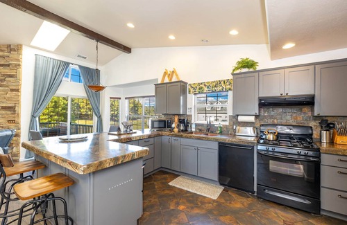 Mountainaire Casa | Mountainaire Meadows Retreat with AC bordering forest!