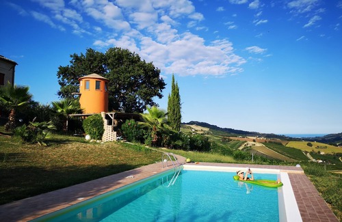Montefiore dell'Aso Apartamento | Mountains and sea.... Vacation apartment with a view