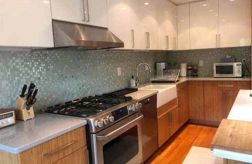 Woodstock Casa | Mountainside home, with pool , deck & 3mins to Woodstock